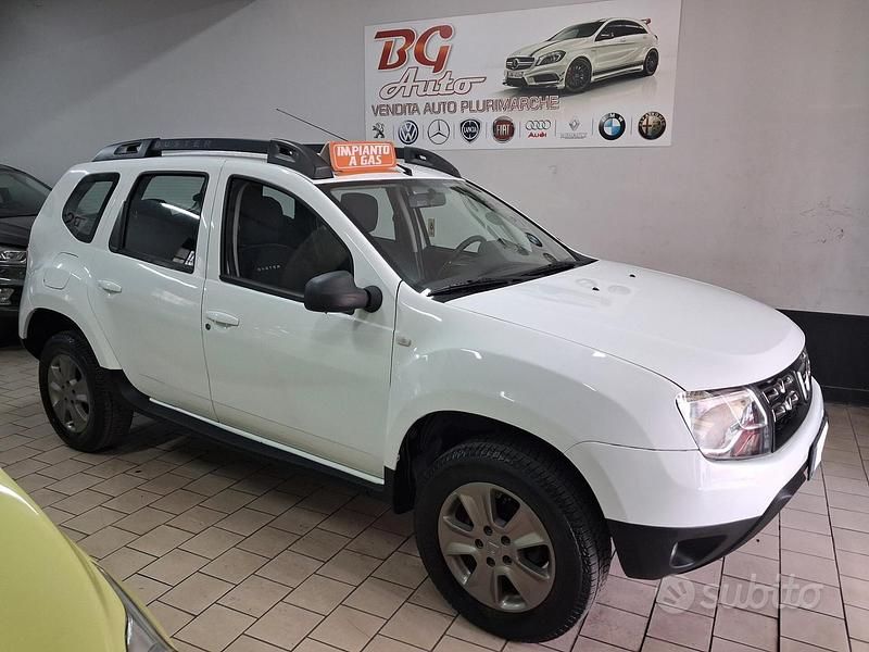 Bianco Usata 2015 Dacia Duster SUV | 5999 € (Ottimo prezzo) - Immagine 1/4
