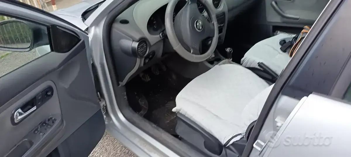 Usata Seat Ibiza 75 CV (55 kW) 2007 Grigio Utilitaria