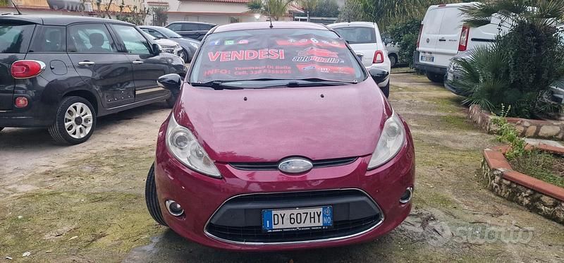 Usata Ford Fiesta Titanium 96 CV (70 kW) 2010 Rosso Utilitaria