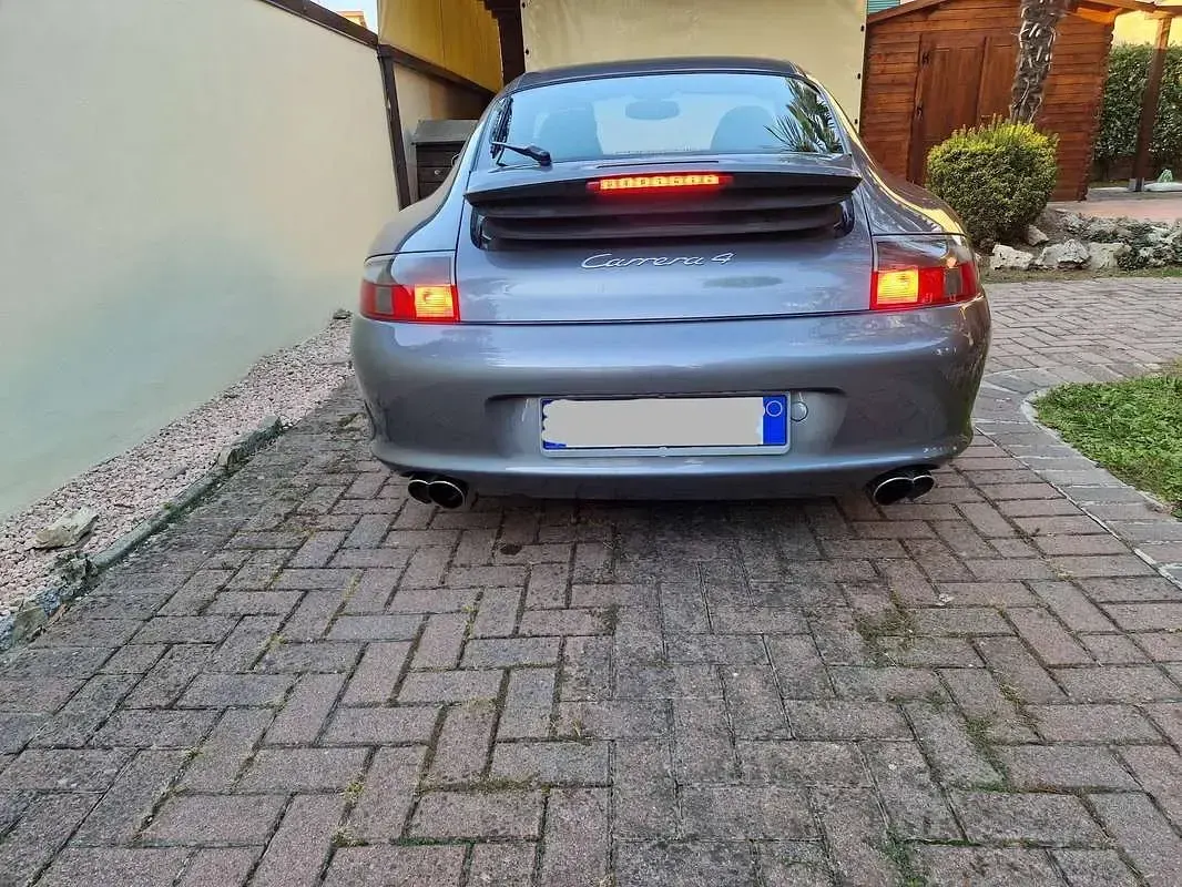 Usata Porsche 911 Carrera 4 320 CV (235 kW) 2003 Grigio Coupé
