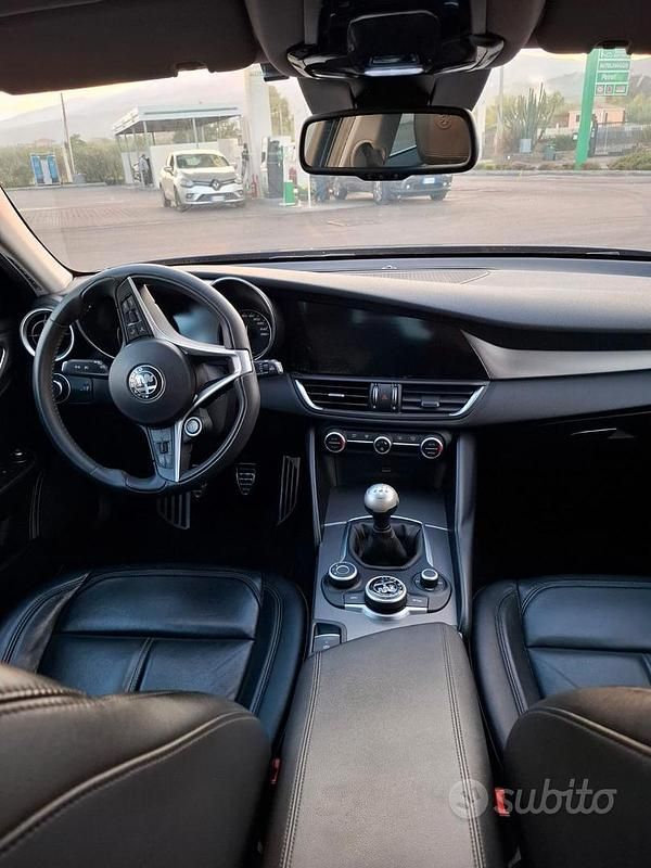 Usata Alfa Romeo Giulia 136 CV (100 kW) 2017 Blu Berlina