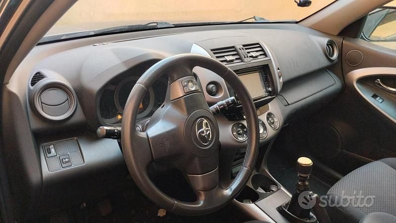 Usata Toyota RAV4 150 CV (110 kW) 2008 Grigio SUV
