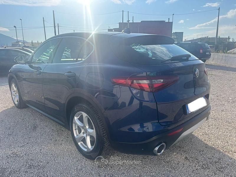 Usata Alfa Romeo Stelvio 181 CV (133 kW) 2017 Blu SUV