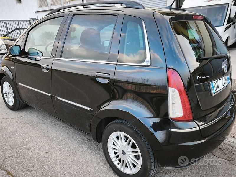 Usata Lancia Musa 120 CV (88 kW) 2009 Nero Monovolume