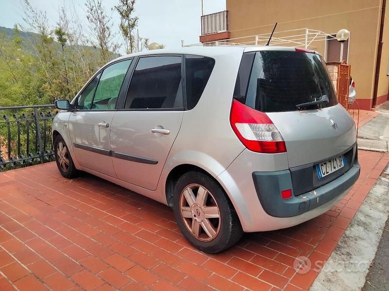 Usata Renault Scénic II 130 CV (95 kW) 2007 Grigio Monovolume