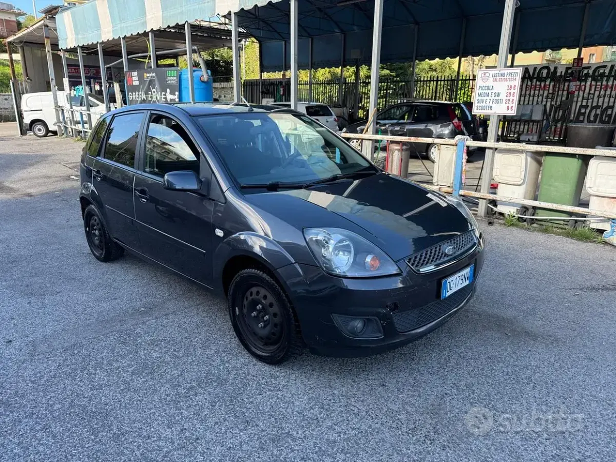 Gebraucht Ford Fiesta Ghia 90 PS (66 kW) 2007 Grau Kleinwagen