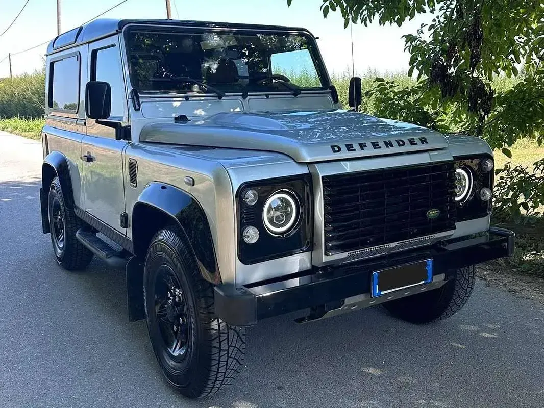 Usata Land Rover Defender SE 122 CV (89 kW) 2010 Argento Station wagon