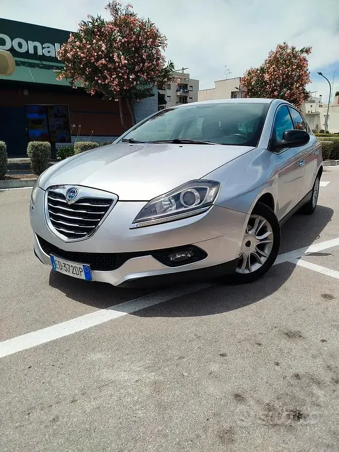 Usata Lancia Delta Silver 120 CV (88 kW) 2010 Grigio Utilitaria