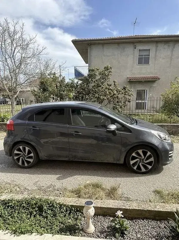 Usata Kia Rio 75 CV (55 kW) 2016 Utilitaria