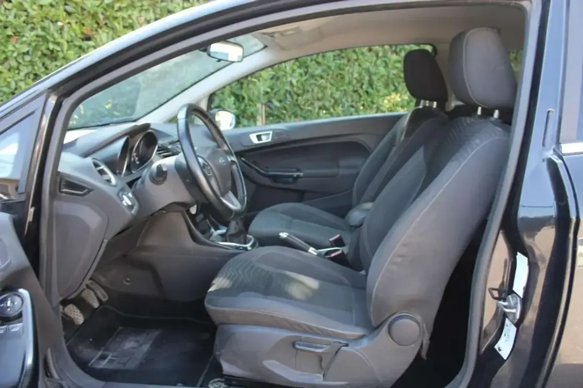 Usata Ford Fiesta Titanium 75 CV (55 kW) 2013 Nero Utilitaria