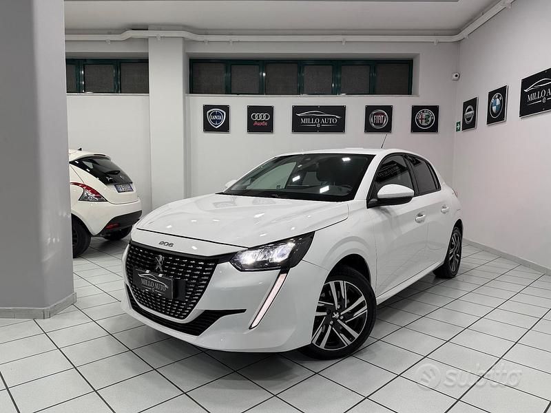 Bianco Usata 2021 Peugeot 208 Allure Due volumi | 12.690 € (Buon prezzo) - Immagine 1/4