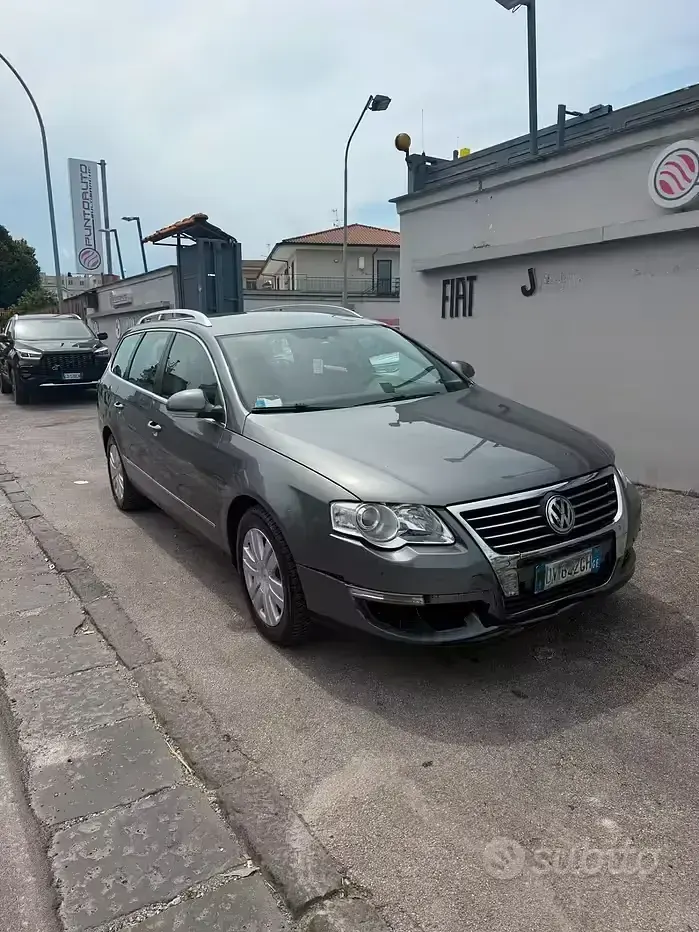 Usata VW Passat Highline 170 CV (125 kW) 2009 Grigio Station wagon