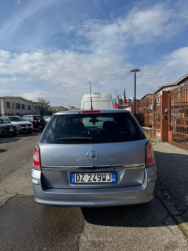 Usata Opel Astra 116 CV (85 kW) 2010 Argento Station wagon