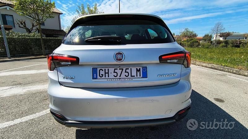 Occasion Fiat Tipo Cross 101 ch (74 kW) 2020 Gris Berline