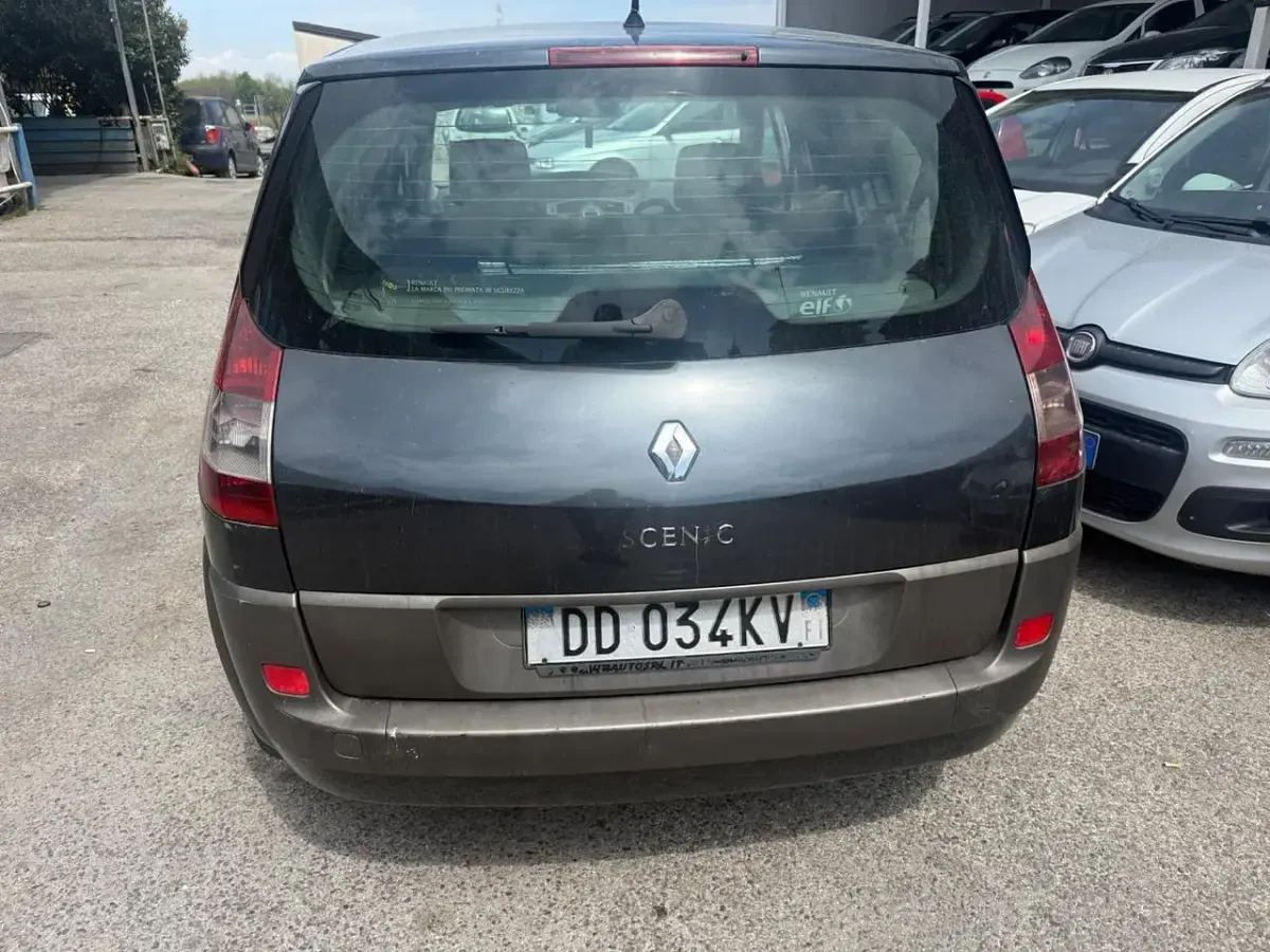 Usata Renault Scénic 106 CV (77 kW) 2006 Grigio Monovolume