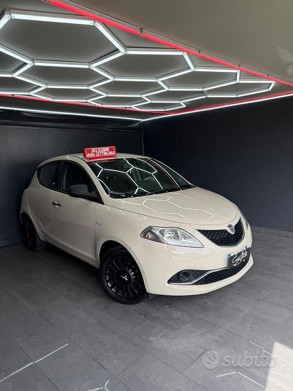 Usata Lancia Ypsilon Platinum 95 CV (69 kW) 2016 Beige Utilitaria