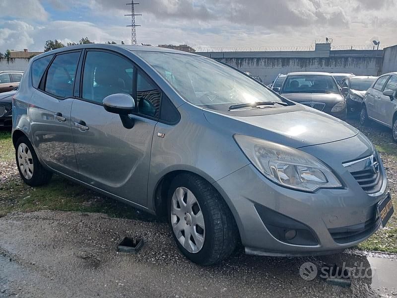 Usata Opel Meriva 95 CV (69 kW) 2012 Grigio Monovolume