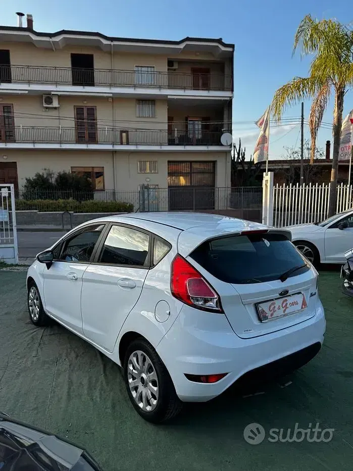 Usata Ford Fiesta Business Edition 95 CV (69 kW) 2017 Bianco Utilitaria