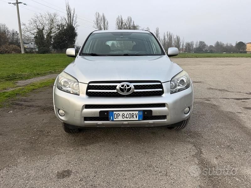 Usata Toyota RAV4 Luxury 177 CV (130 kW) 2008 Grigio SUV