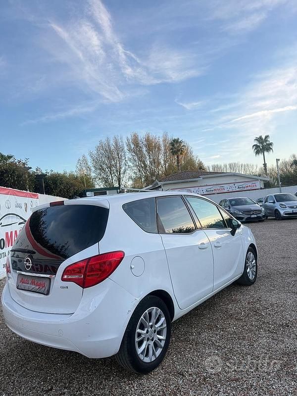 Usata Opel Meriva Cosmo 95 CV (69 kW) 2015 Bianco Monovolume