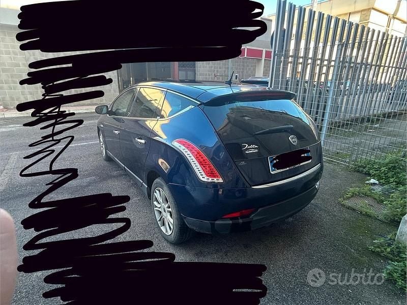 Usata Lancia Delta 120 CV (88 kW) 2011 Blu Utilitaria