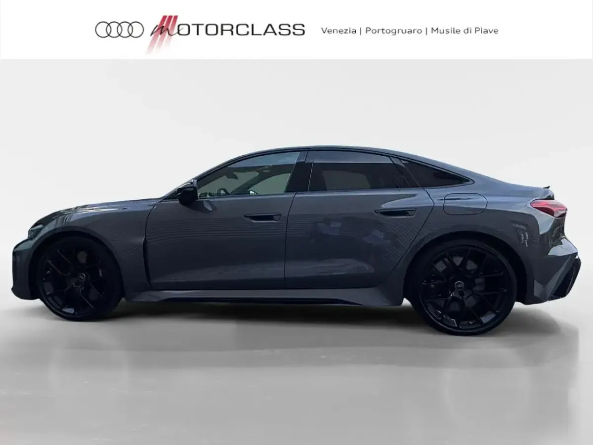 Nuova Audi RS5 Performance 639 CV (469 kW) 2026 Grigio plateau metallizzato Berlina