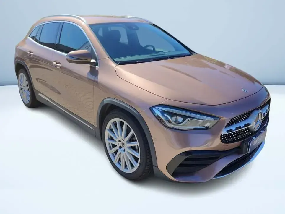 Usata Mercedes GLA200 Premium 150 CV (110 kW) 2022 Oro SUV