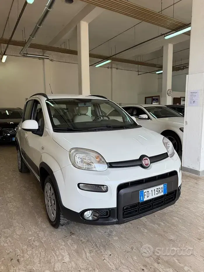 Usata Fiat Panda 4x4 Lounge 95 CV (69 kW) 2016 Bianco Utilitaria