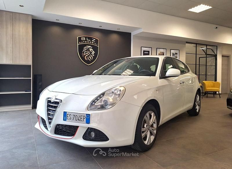 Bianco Usata 2013 Alfa Romeo Giulietta Exclusive Due volumi | 7499 € (Buon prezzo) - Immagine 1/4