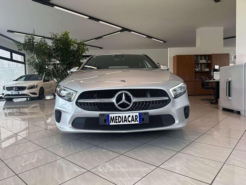 Usata Mercedes A180 Business 116 CV (85 kW) 2019 Argento Berlina