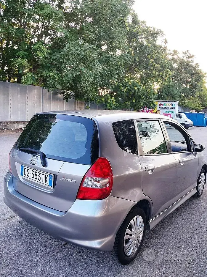 Usata Honda Jazz 83 CV (61 kW) 2004 Grigio Utilitaria