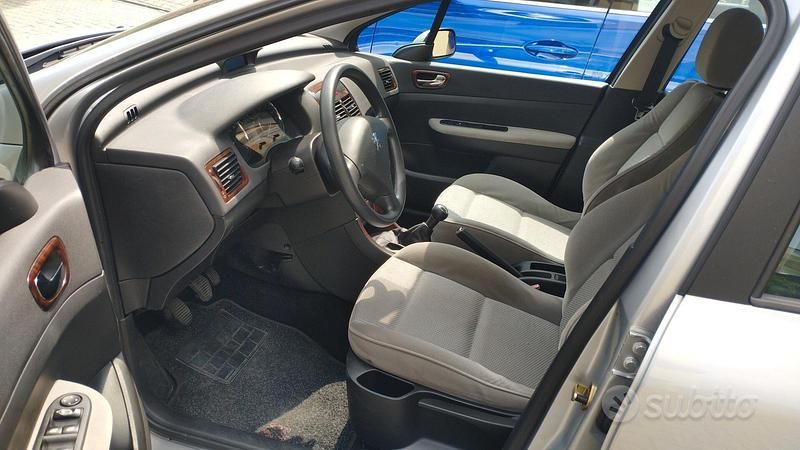 Begagnad Peugeot 307 88 HK (64 kW) 2006 Grå Sedan