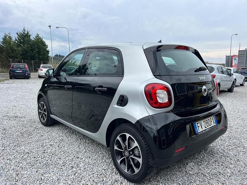 Usata Smart ForFour Passion 70 CV (51 kW) 2019 Nero Utilitaria