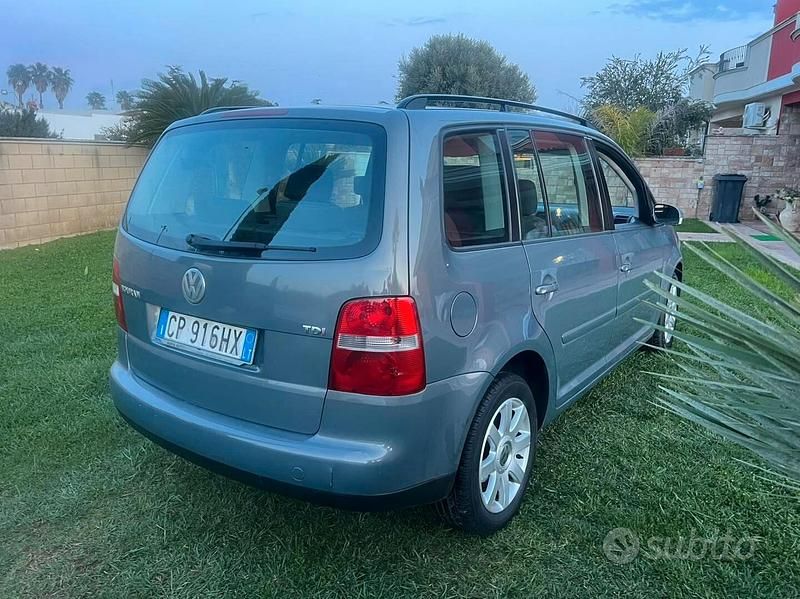 Usata VW Touran Trendline 105 CV (77 kW) 2004 Grigio Monovolume
