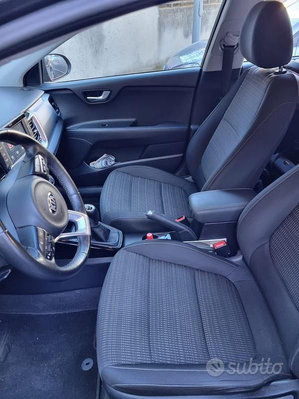 Usata Kia Stonic 120 CV (88 kW) 2018 Grigio SUV