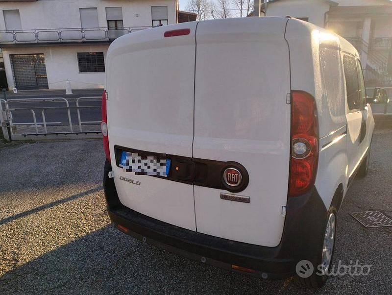 Usata Fiat Doblò Business 105 CV (77 kW) 2021 Bianco pastello Monovolume