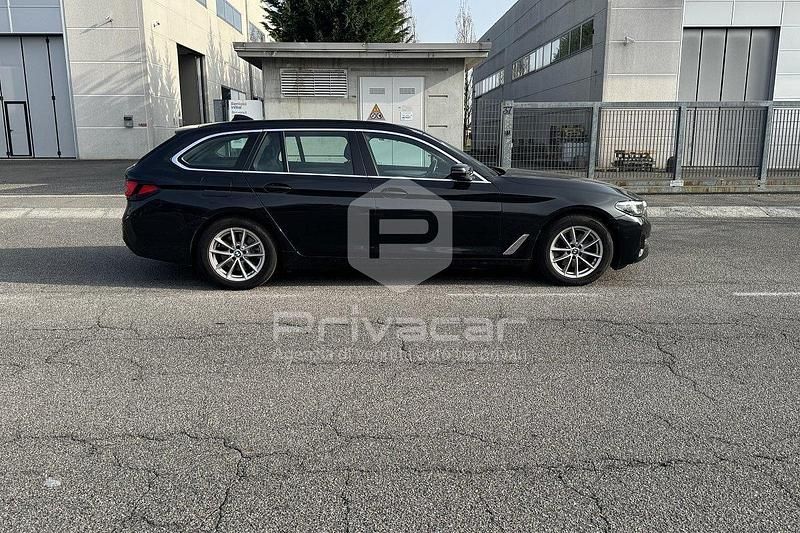 Usata BMW 520 Luxury Line 190 CV (139 kW) 2022 Nero Station wagon