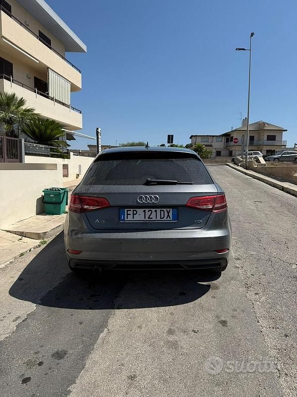 Usata Audi A3 Business 116 CV (85 kW) 2018 Grigio Berlina
