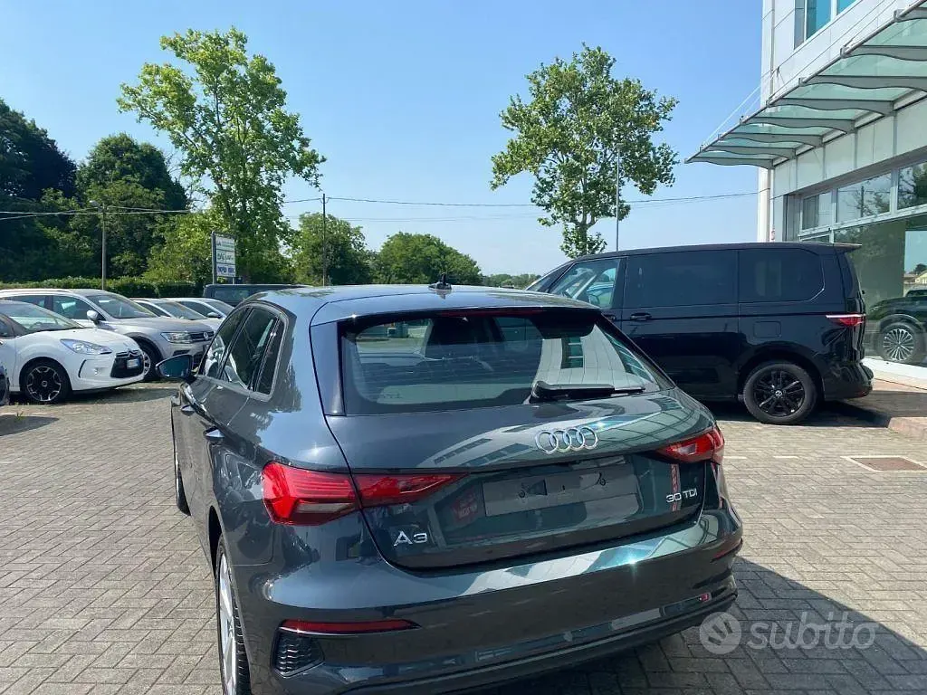 Usata Audi A3 Business 116 CV (85 kW) 2022 Grigio Berlina