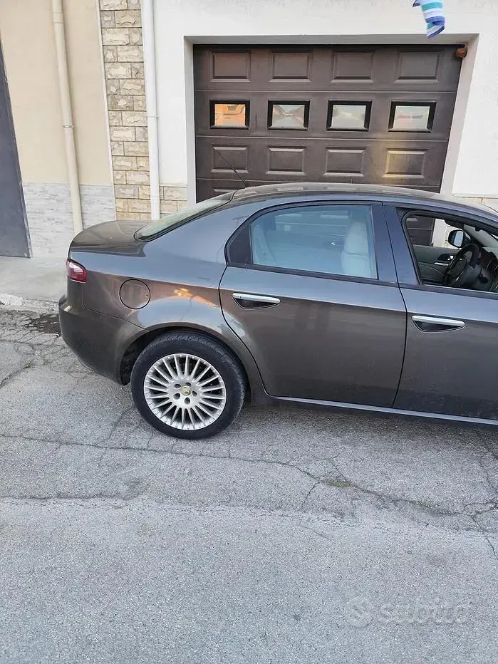 Usata Alfa Romeo 159 120 CV (88 kW) 2005 Grigio Berlina