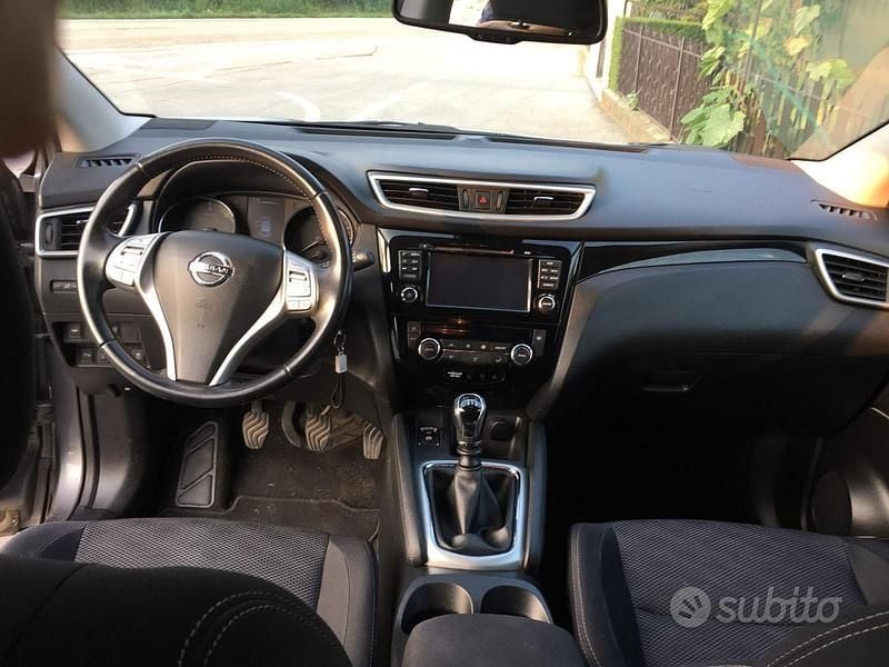 Usata Nissan Qashqai Acenta 110 CV (80 kW) 2015 Grigio SUV