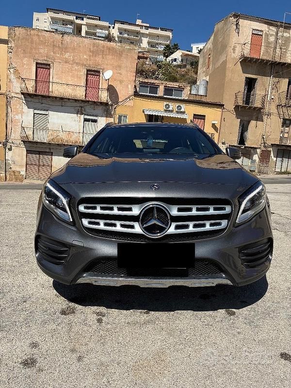 Grigio Usata 2019 Mercedes GLA200 Edition SUV | 22.900 € (Cara) - Immagine 1/4
