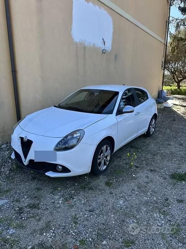Usata Alfa Romeo Giulietta Super 120 CV (88 kW) 2019 Bianco Utilitaria