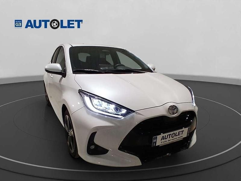 Nuova Toyota Yaris Hybrid Lounge 130 CV (95 kW) 2026 Bianco Berlina