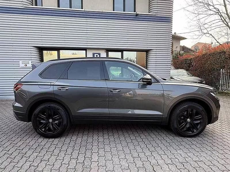 Usata VW Touareg Style 231 CV (169 kW) 2019 Grigio / metallizzato SUV