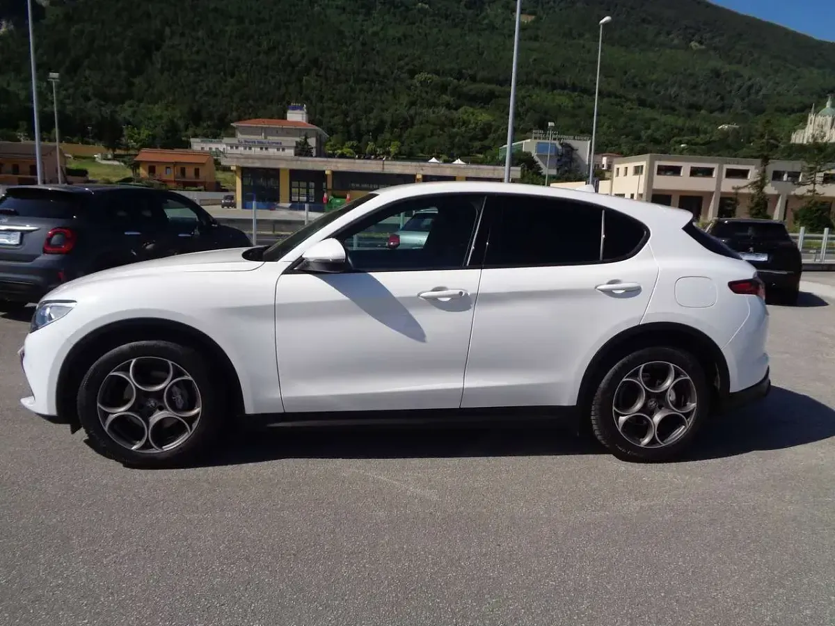 Usata Alfa Romeo Stelvio Sprint 160 CV (117 kW) 2022 Bianco SUV