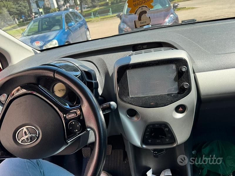 Usata Toyota Aygo X-play 2017 Rosso Utilitaria