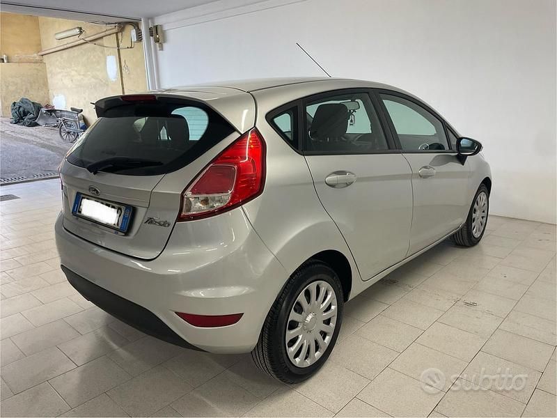 Usata Ford Fiesta Business Edition 97 CV (71 kW) 2013 Grigio Berlina