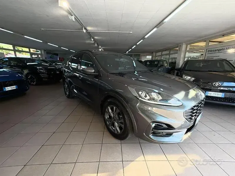 Usata Ford Kuga ST-Line 190 CV (139 kW) 2023 Grigio SUV