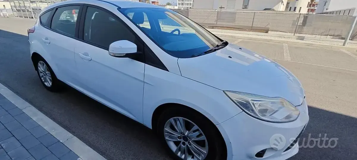 Usata Ford Focus 115 CV (84 kW) 2011 Bianco Berlina